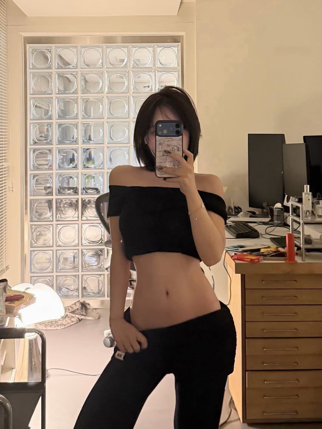 Photo by 홍영기 on February 08, 2026. May be a selfie of sweatpants, bra and text.