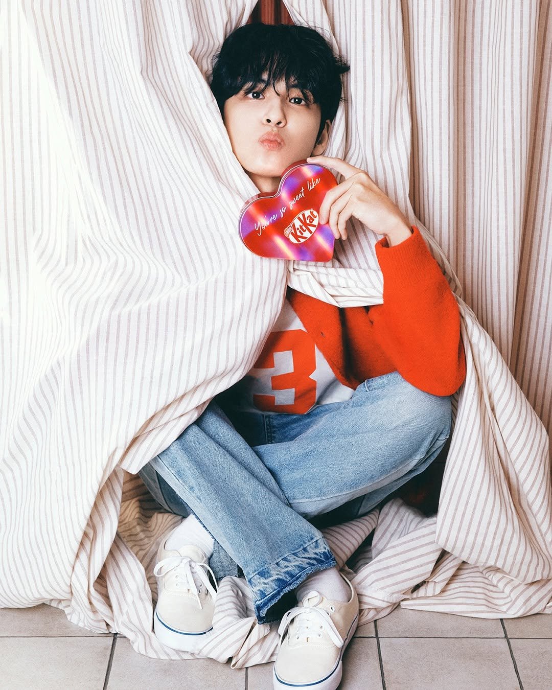 Photo by 킷캣 코리아 공식 인스타그램 on February 01, 2026. May be an image of one or more people, bangs, heart and text.