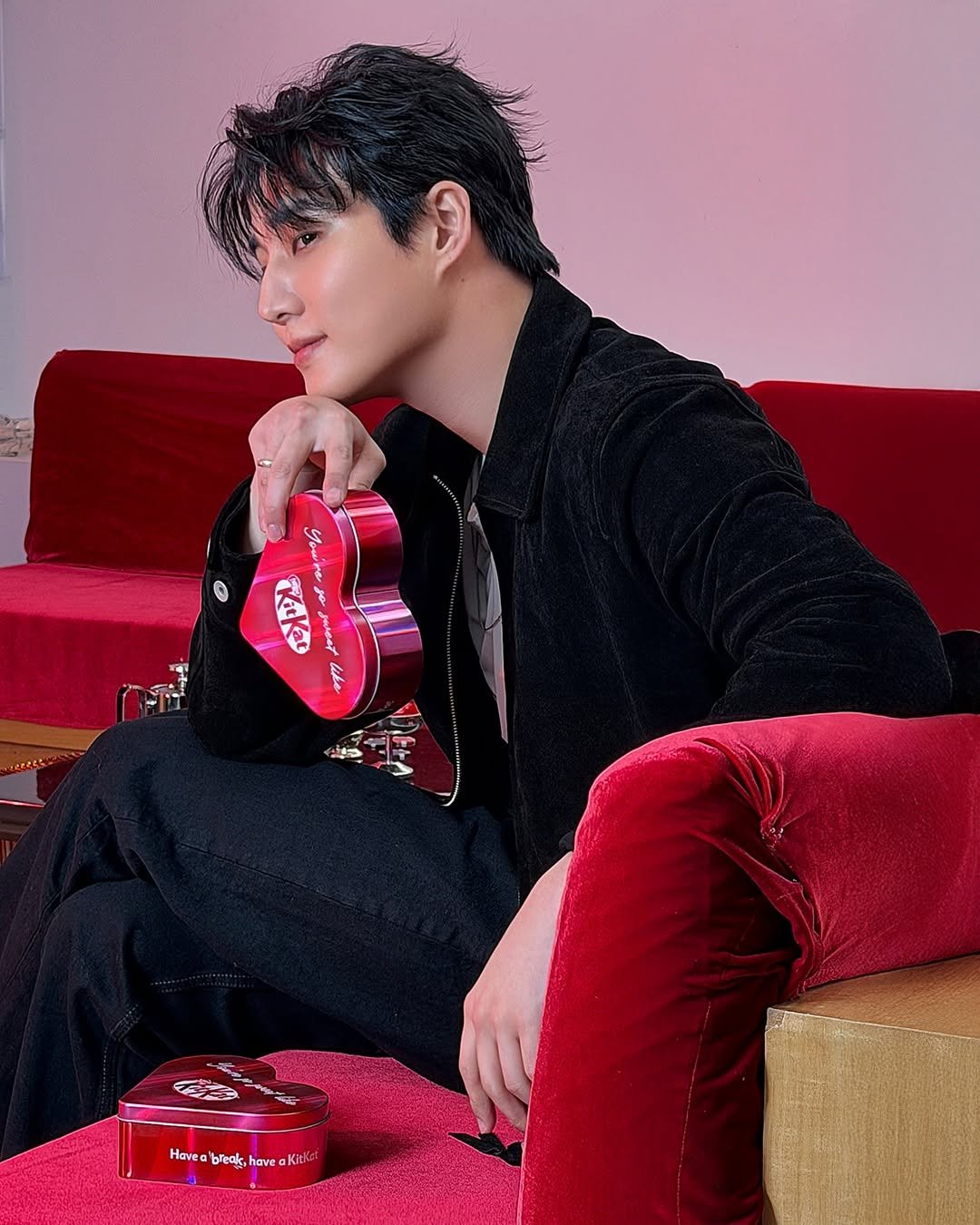 Photo by 킷캣 코리아 공식 인스타그램 on February 12, 2026. May be an image of one or more people, makeup, hair, magazine and text.