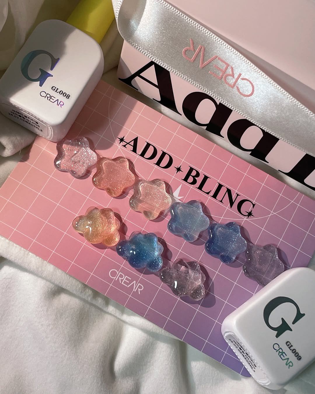 Photo shared by KJ킹지 on May 06, 2025 tagging @viewgel_official, @nailsarang_kim_bum_jung, and @crearnail_com.