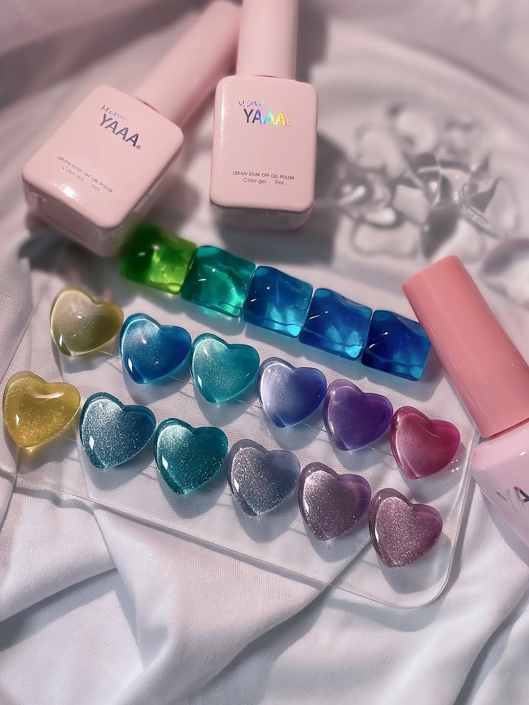 Photo shared by KJ킹지 on July 17, 2025 tagging @nailmall_official. May be an image of one or more people, makeup, heart and hairpin.