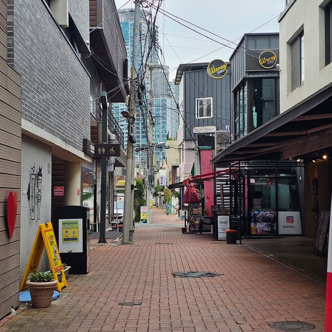 Photo by 강준영 [강장군] on September 23, 2025. May be an image of street and text.