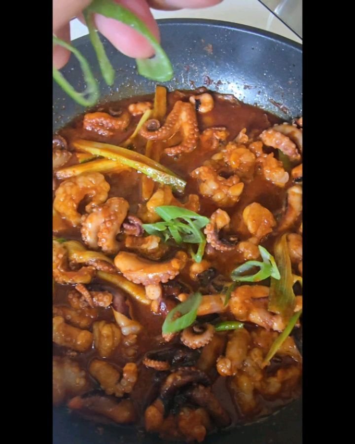 kka_jotahehe 게시물 이미지: 밥반찬으로도, 안주로도
손색없는 쭈꾸미볶음이에요

양념이 넉넉해서
소면삶아서 먹기도...