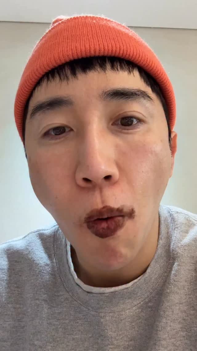 kkachi99 게시물 이미지: 이거 어떻게 안 묻히고 먹는거야아아아 ㅜ
.
#트렌드탑승💨💨