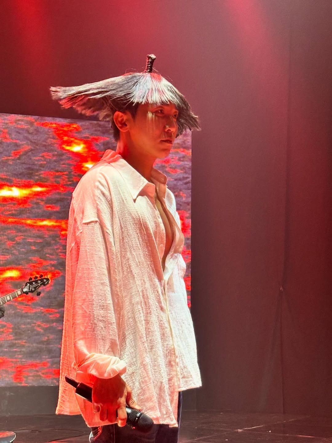 Photo by 유세윤 on February 15, 2026. May be an image of one or more people, bangs, hat, bolo tie, top, concert and text.