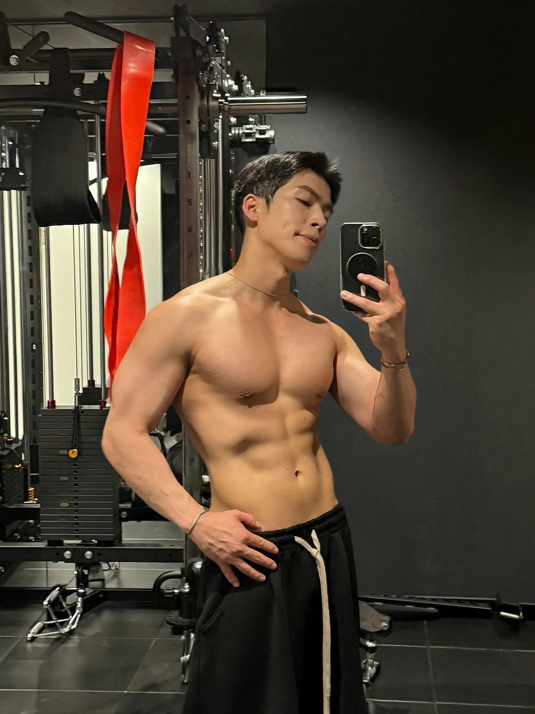 Photo by Daeheon Kang on July 13, 2025. May be an image of 1 person, biceps, body building and text.