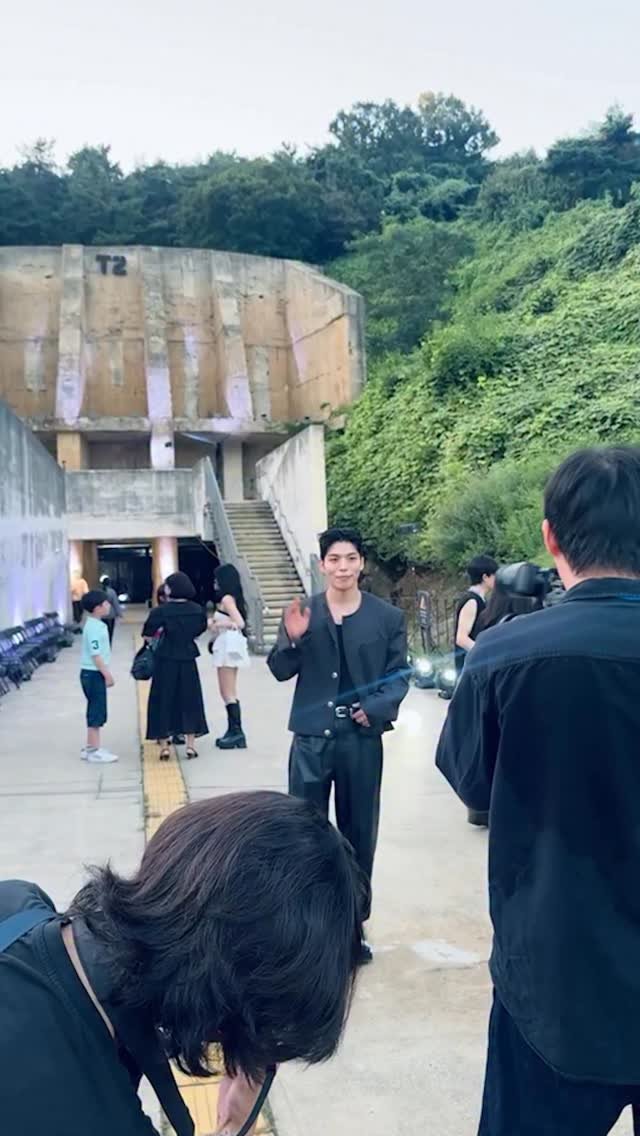 kkang.stylist 게시물 이미지: KKST X 슬링스톤 콜라보가 첫 공개 되었습니다🙏🏻👍 이 옷이 여러분의 옷장...