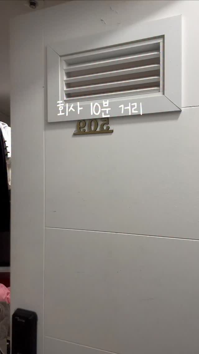 kkang_gu_ 게시물 이미지: 작년 8월, 캐리어 하나 끌고
고시원에 들어간 것이
엊그제 같은데
벌써 시간이...