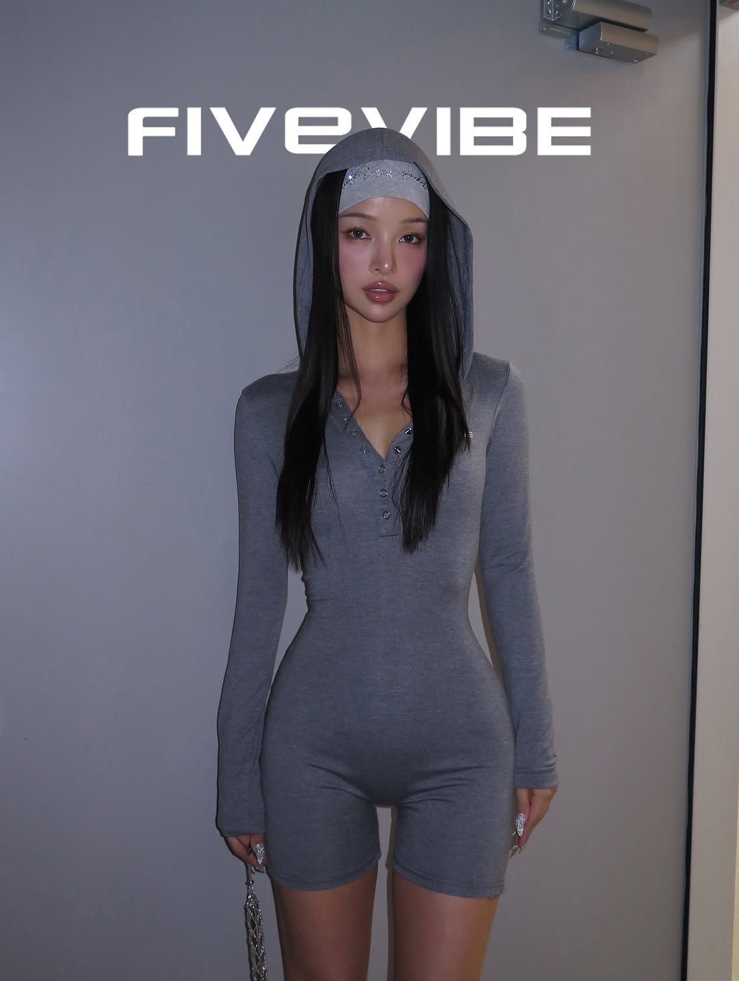 Photo shared by 강경민 on September 24, 2025 tagging @fivevibe_official. May be an image of 1 person, turtleneck, jumpsuit and text that says 'FIVEVIBE'.