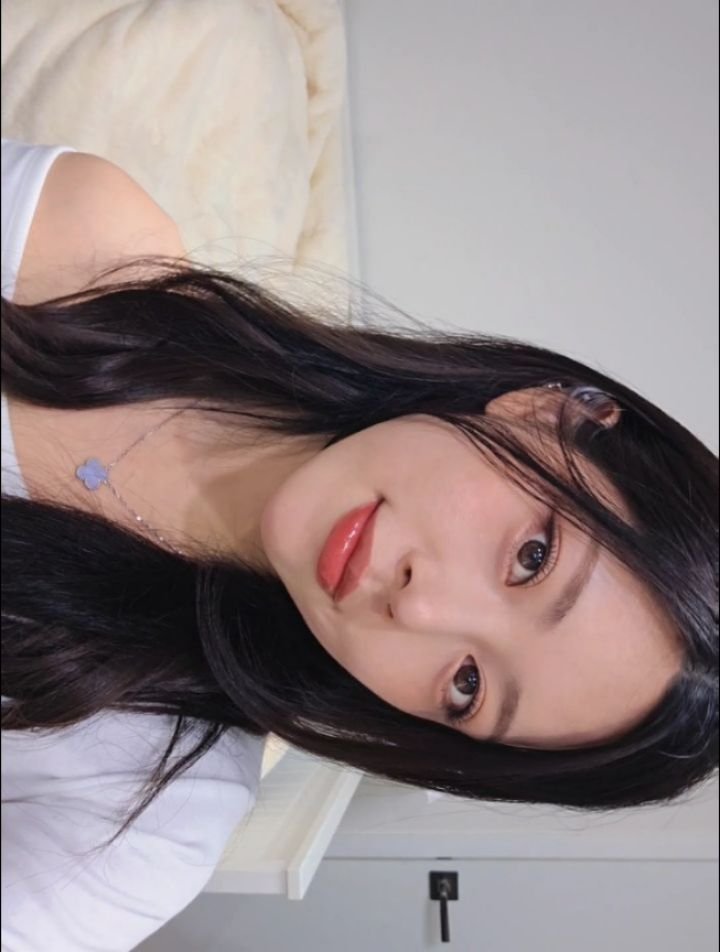 kko_ujin 게시물 이미지: 오랜만에 지우기 전에 셀카vvvv #Hi