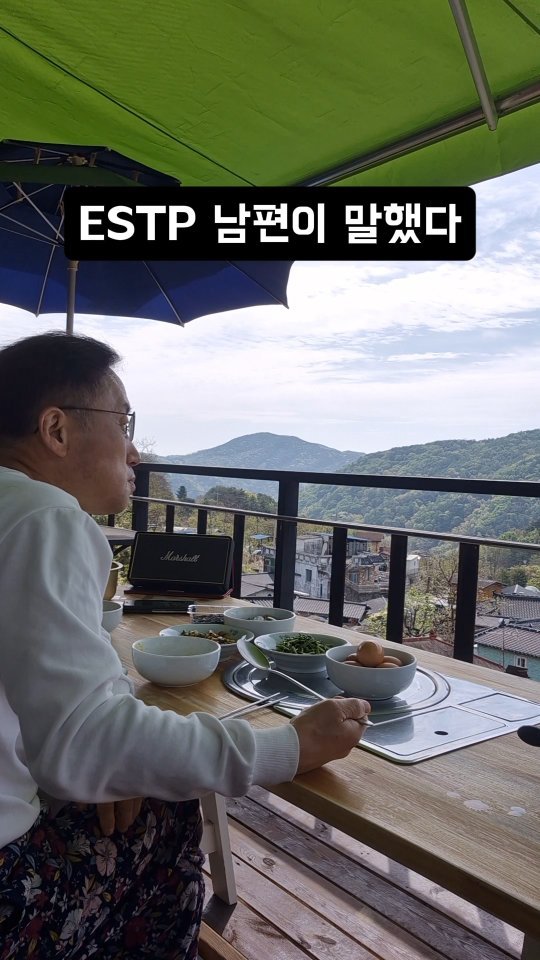 kkongnyang_bubu 게시물 이미지: 아침을 먹다가. . .

ESTP 남편이 밥숟가락으로 가리키는 곳을 따라가...