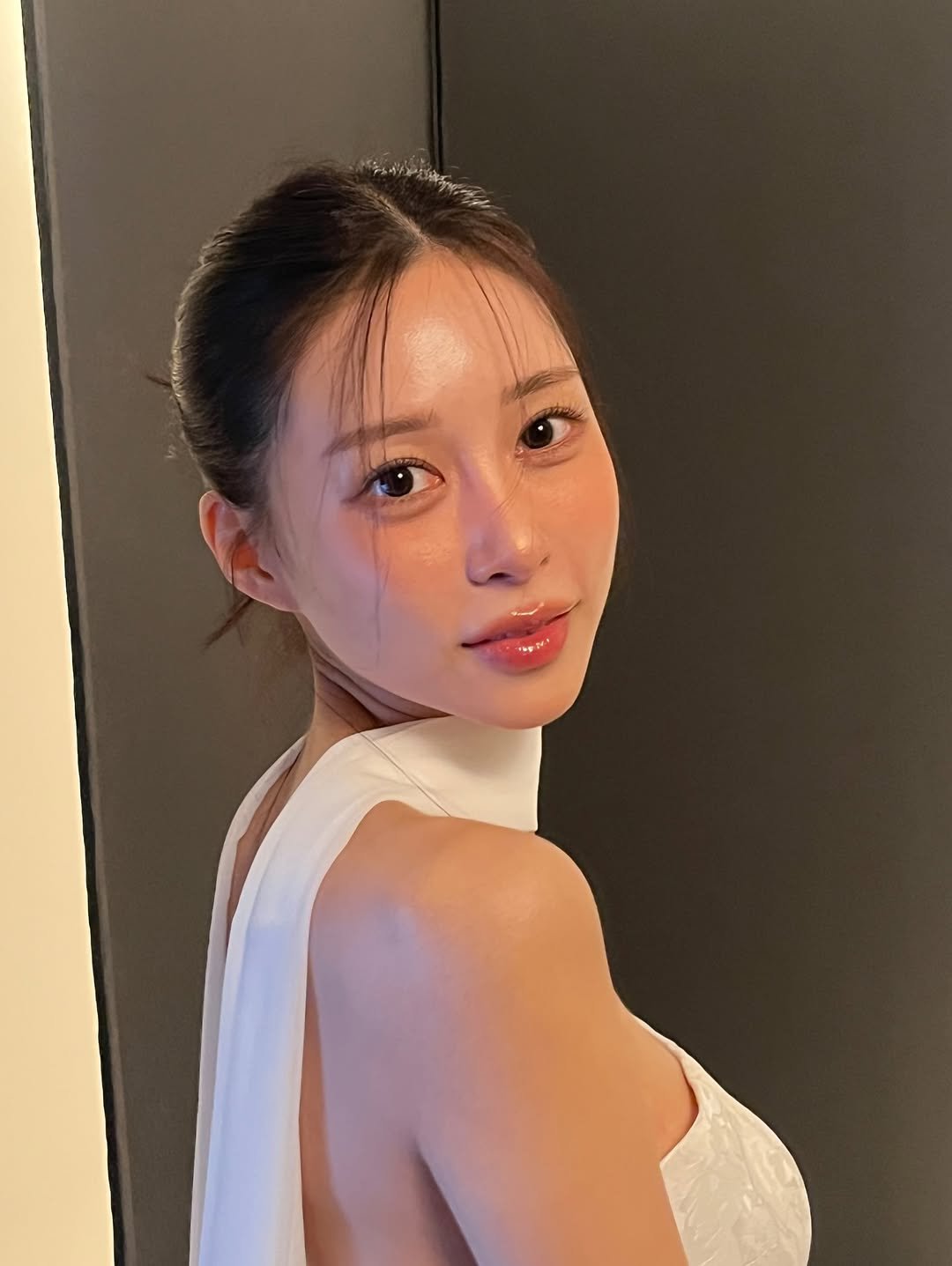 Photo shared by 박소현 on December 03, 2025 tagging @blnk_ran, @blnk_strudio, and @cherryrouge_wedding. May be an image of one or more people, braids, dress and text.