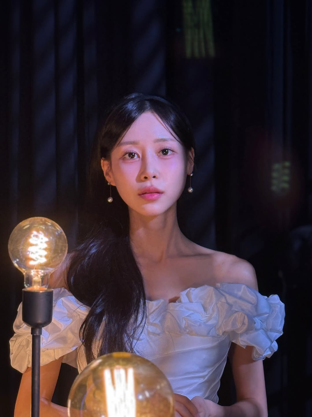 Photo shared by 박소현 on November 18, 2025 tagging @blnk_ran, and @cherryrouge_wedding. May be an image of lightbulb and text.