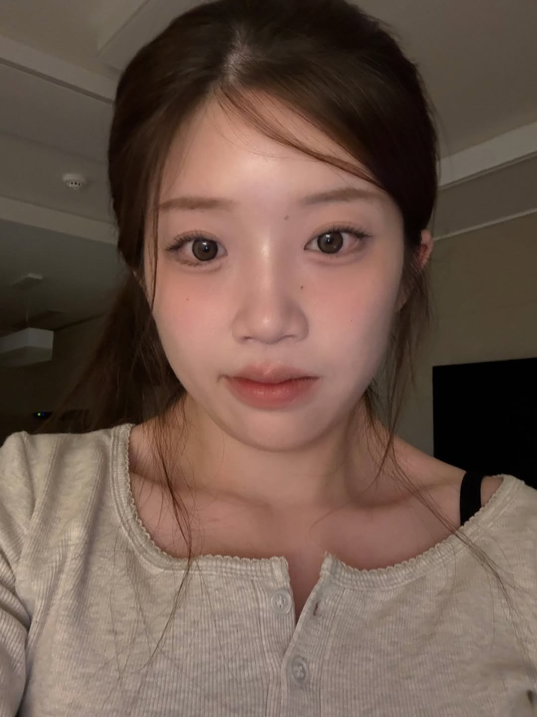 Photo by 꾸요이 on September 12, 2025. May be a selfie of 1 person, hair and text.