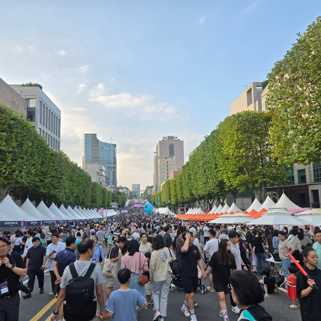 Photo by #쉼과나눔 #금화규 #씨앗이새싹에게 on September 27, 2025. May be an image of one or more people, crowd and text.