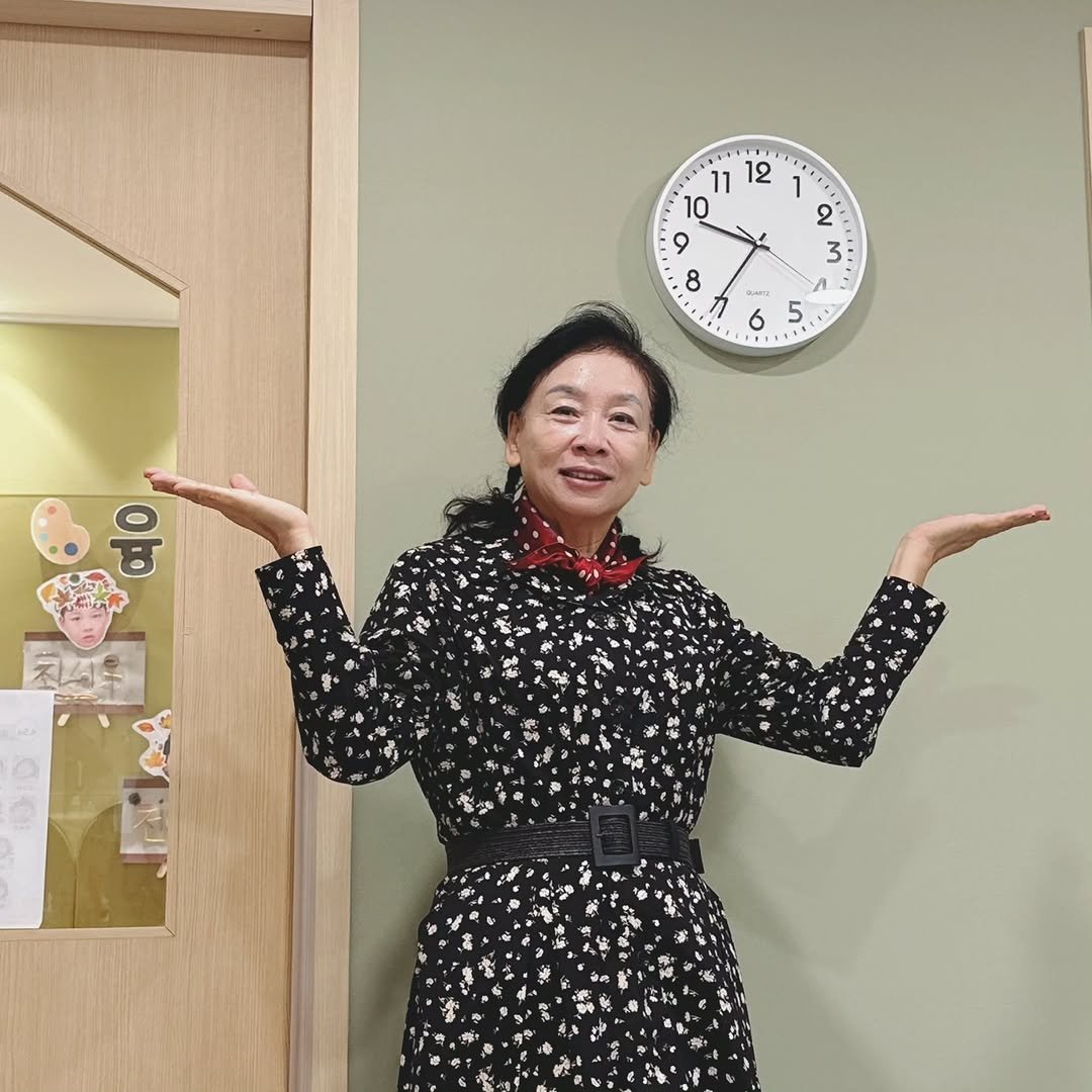 Photo by #쉼과나눔 #금화규 #씨앗이새싹에게 on September 13, 2025. May be an image of 1 person, turtleneck, hospital and text.