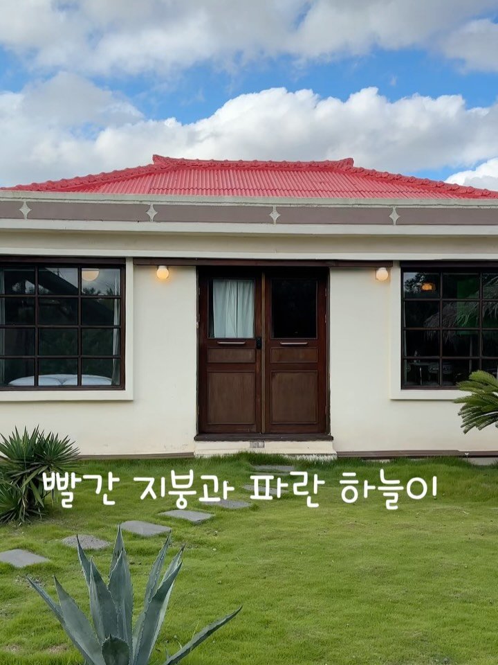 knock.knock_home 게시물 이미지: 급하게 예약한 숙소는 사진보다 더
예뻐서 너무 좋다며 사진 백만장 찍고
저녁은...