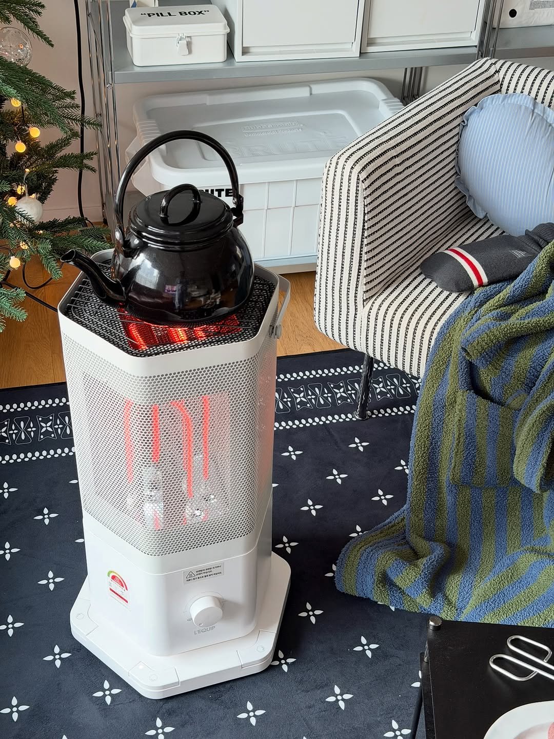 Photo by 노크노크 집꾸미기 | 이유진 on November 03, 2025. May be an image of cooker, stove and text.