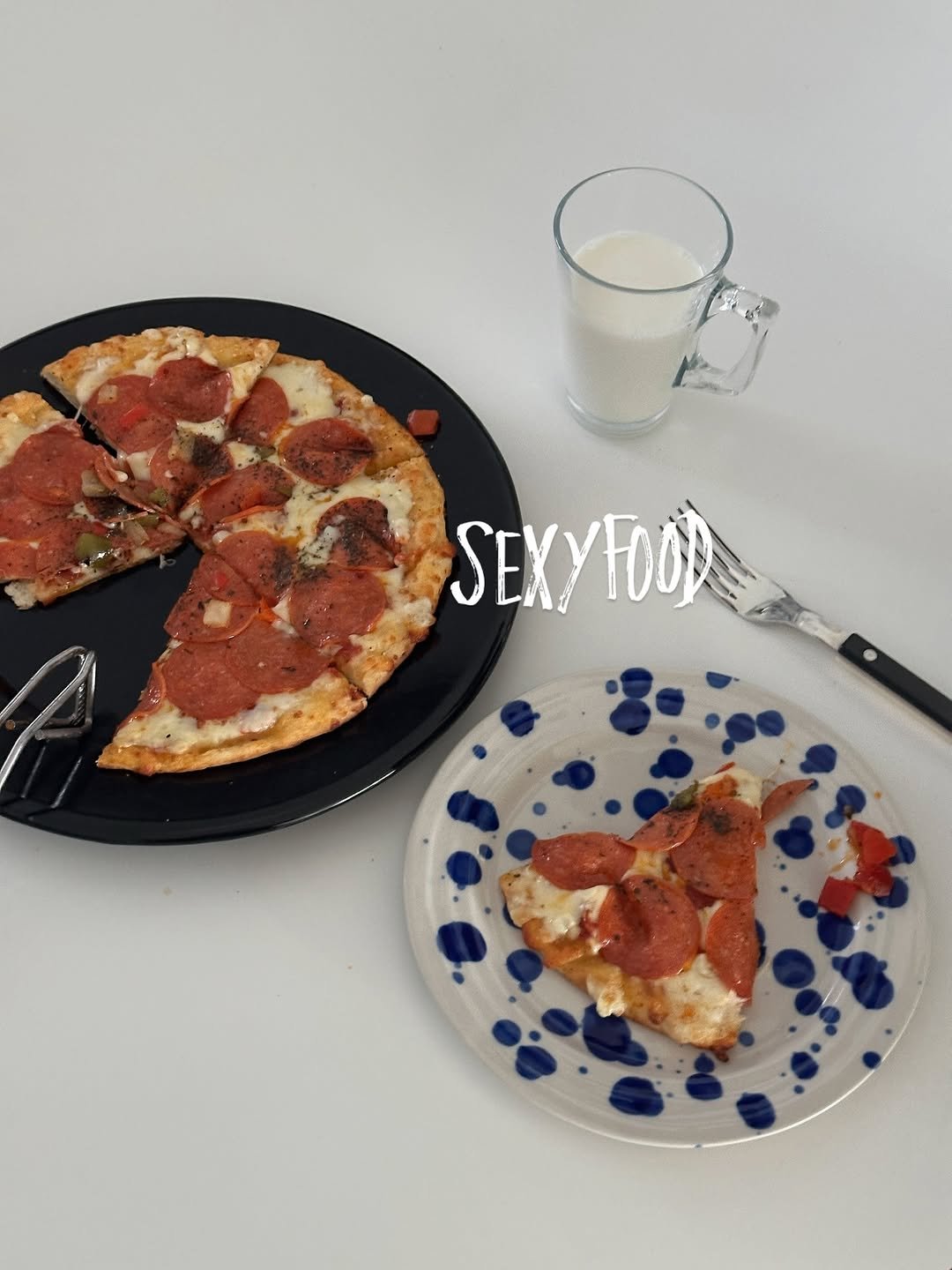 Photo by 노크노크 집꾸미기 | 이유진 on July 27, 2025. May be an image of pizza, fork, chocolate milk, milk and text that says 'SEXYFOOD SEX>'.