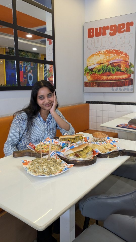 kns_pune 게시물 이미지: This burger place felt too good to be...