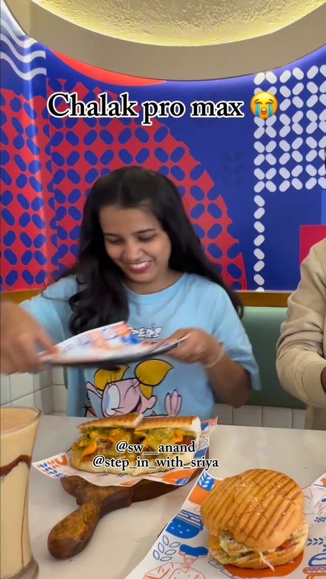 kns_pune 게시물 이미지: Very Chalak 😭😭

#explorepage✨ #viralreels❤️...