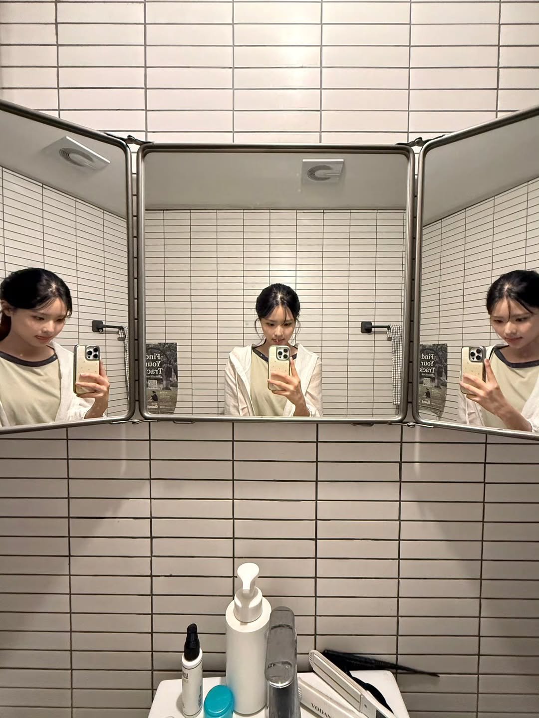 Photo by 고세빈 on September 24, 2025. May be an image of 3 people, mirror and text.