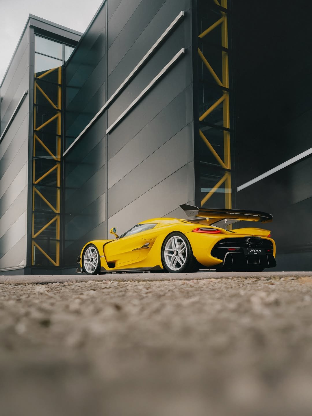 Photo shared by KOENIGSEGG on April 03, 2026 tagging @feimeileso. May be an image of race car, wheel, roadster and text that says 'แย'.