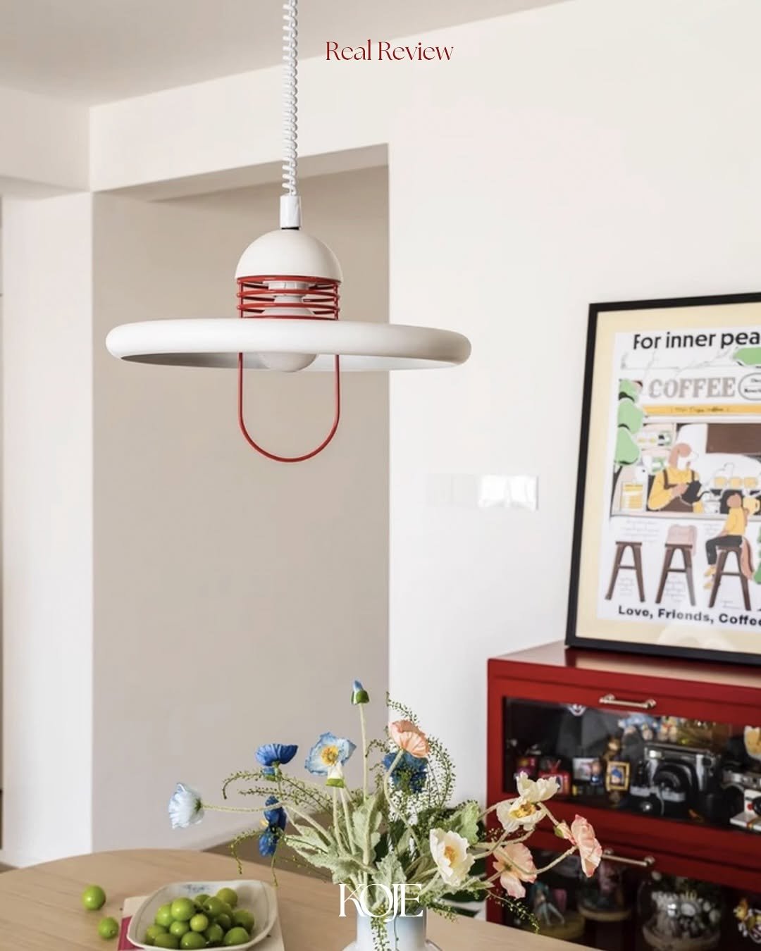 Photo by 코제 아뜰리에 on July 01, 2025. May be an image of lighting, lamp shade, lamp, chandelier and text that says 'Real RealReview Review Forinnerpea For inner pea COFFEE AAA Love, Friends, Love,Frionds,Coffo Coffe FOL'.