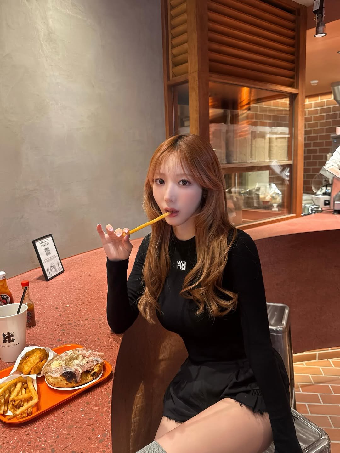 Photo shared by 小宵こなん / Konan Koyoi on February 11, 2026 tagging @shogunpizza. May be an image of cigarette and text.