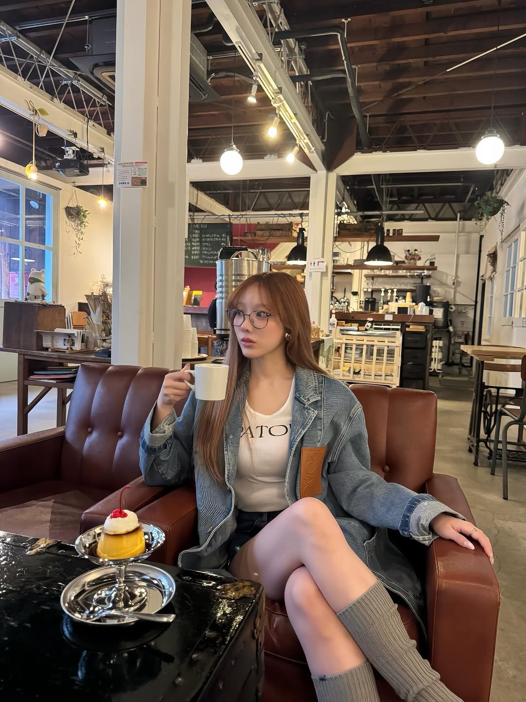 Photo by 小宵こなん / Konan Koyoi on April 09, 2026. May be an image of drink, miniskirt, cornflower and text.