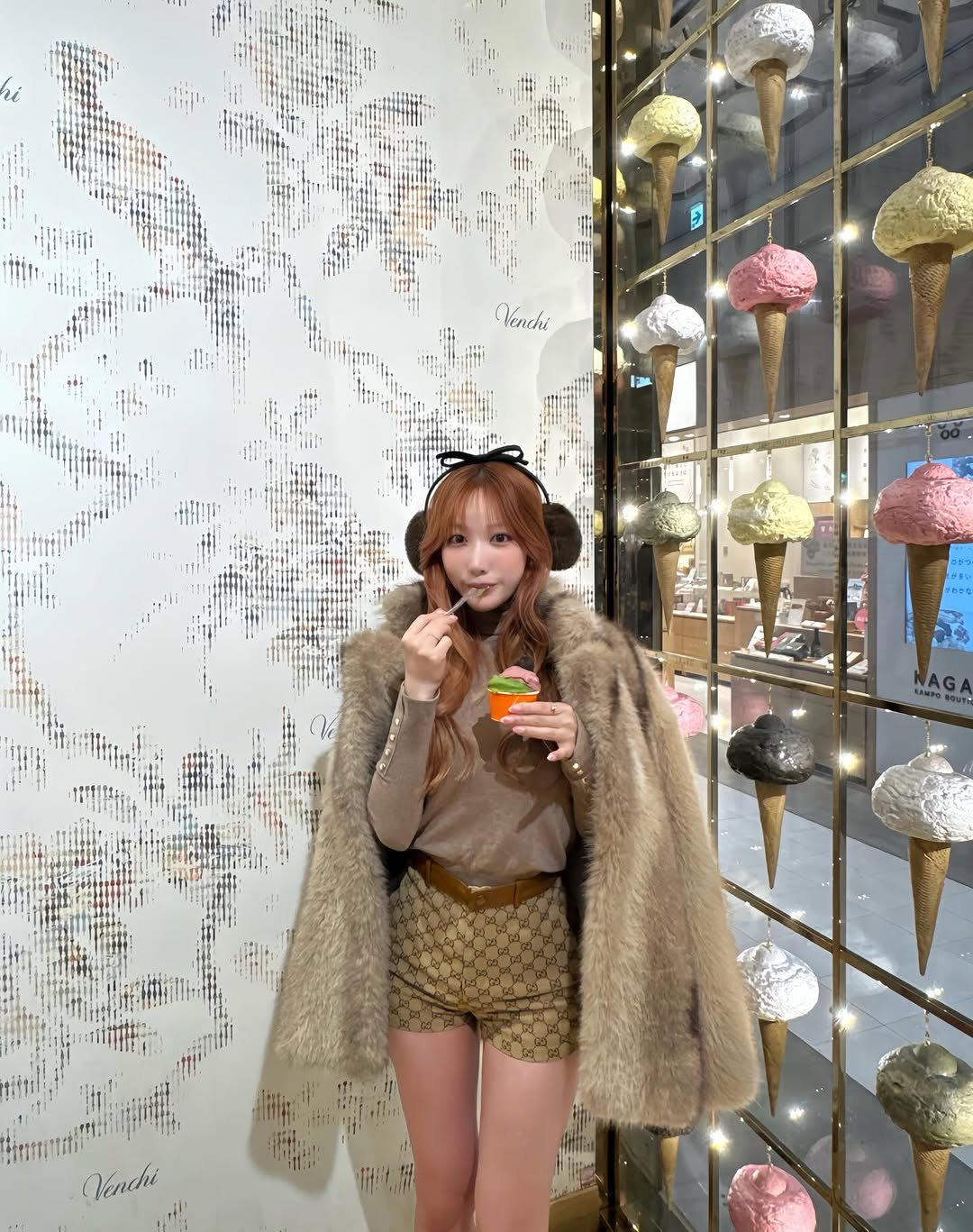 Photo by 小宵こなん / Konan Koyoi on February 16, 2026. May be an image of duffle coat, overcoat, ice cream, gelato, parka, lollipop, miniskirt, shorts and text.