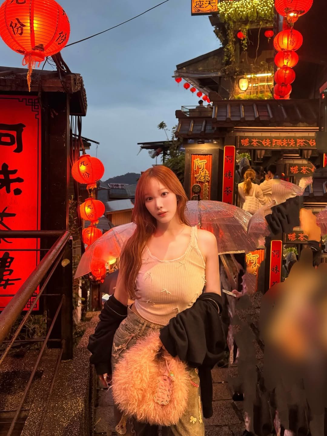 Photo by 小宵こなん / Konan Koyoi on December 01, 2025. May be an image of lantern, umbrella, Fushimi Inari Taisha and text.
