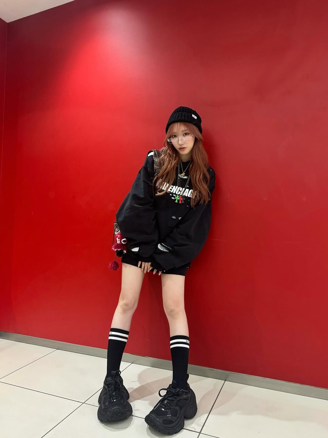 Photo by 小宵こなん / Konan Koyoi on November 12, 2025. May be an image of ‎hat, duffle coat, shorts, miniskirt, parka and ‎text that says '‎د MBENGIAG il ENCIAG 新 ጌ te‎'‎‎.