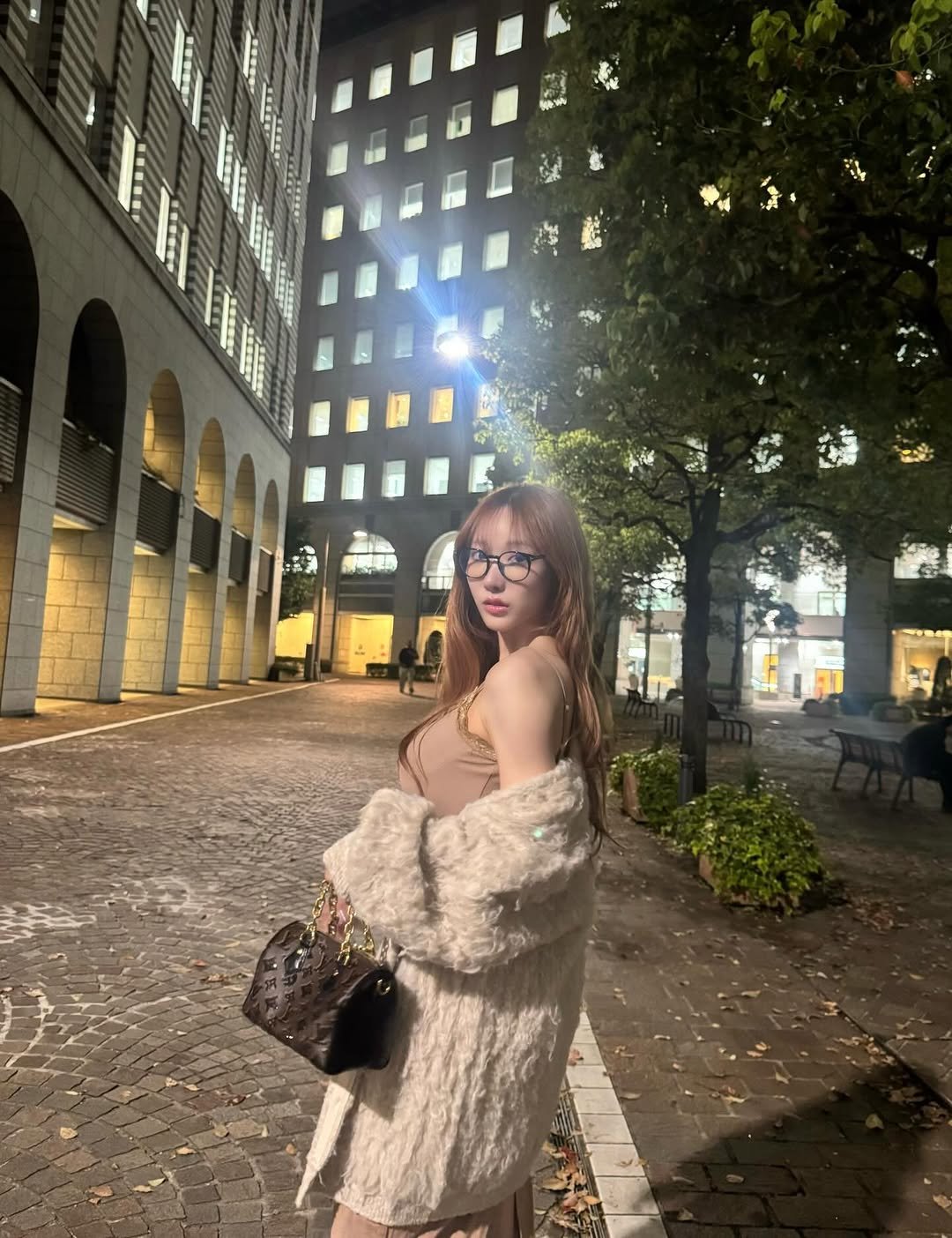 Photo by 小宵こなん / Konan Koyoi on April 17, 2026. May be an image of one or more people, hair, makeup and text.