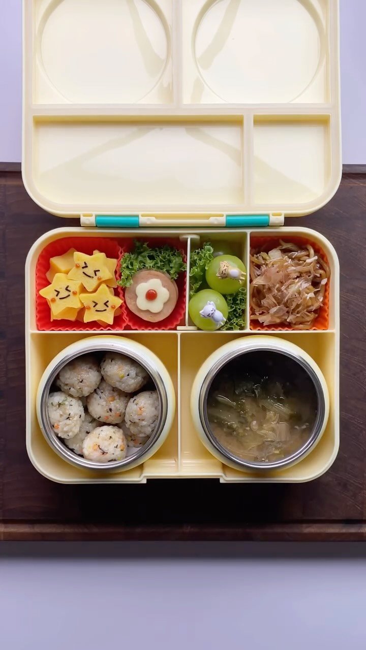 kongkong2_kim 게시물 이미지: 💟 남편도시락
💌 주먹밥
💌 시래기된장국
💌 별계란말이
💌 스팸구이
💌...