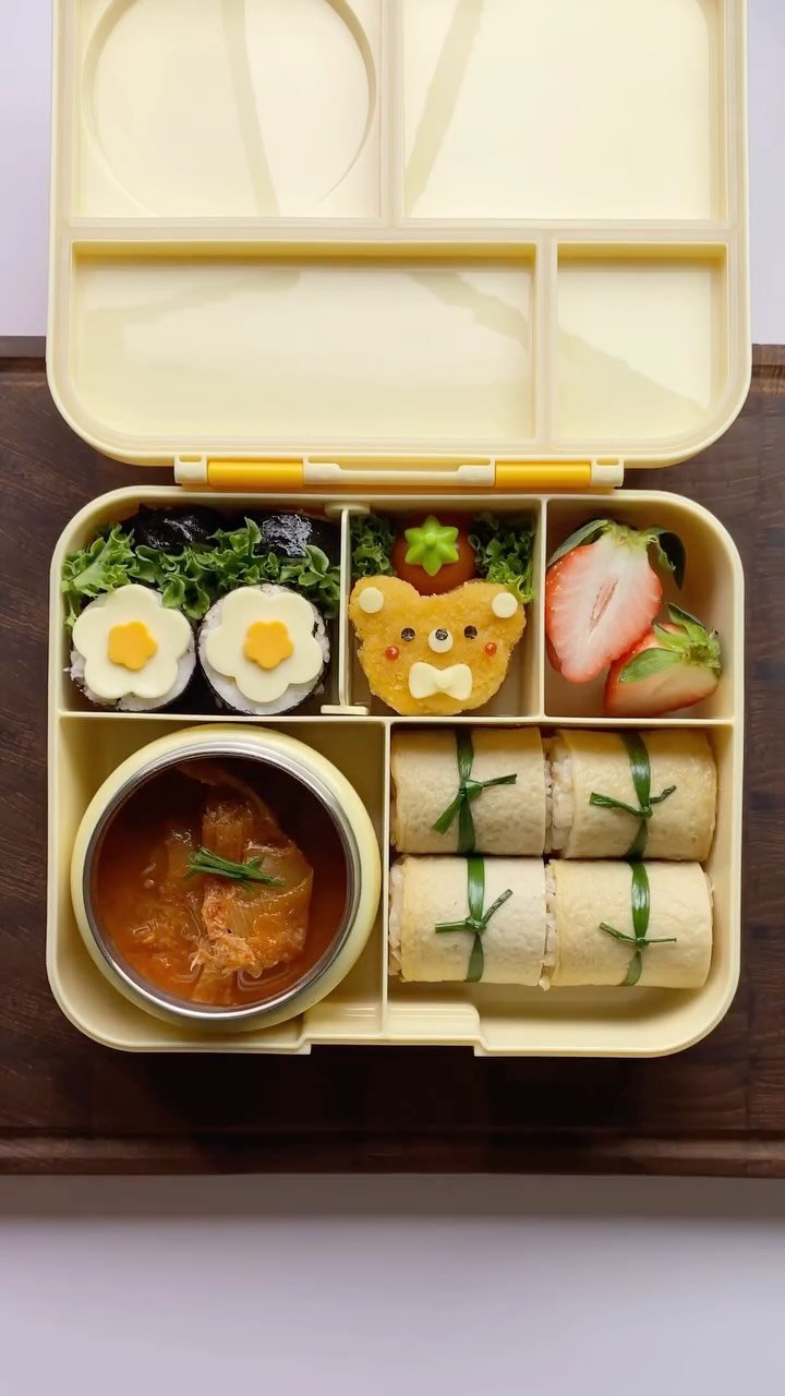 kongkong2_kim 게시물 이미지: 💟 남편도시락
💌 어묵주먹밥
💌 김치국
💌 김밥 & 너겟
💌 딸기
💌 + 군밤, 주스