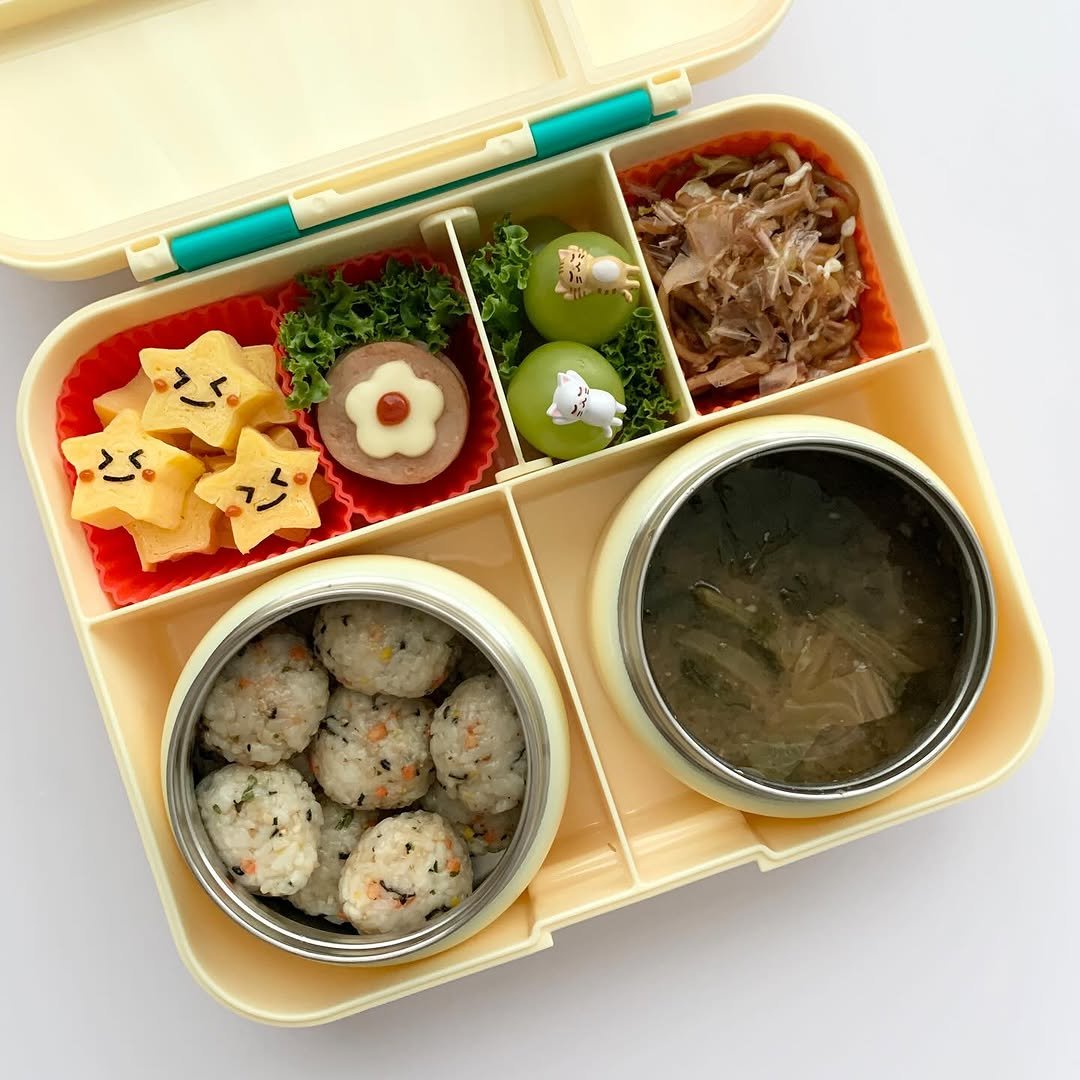 Photo by 콩콩도시락💛@kongkong2_kim on November 04, 2025. May be an image of dim sum, hamper, box, chopsticks and text.