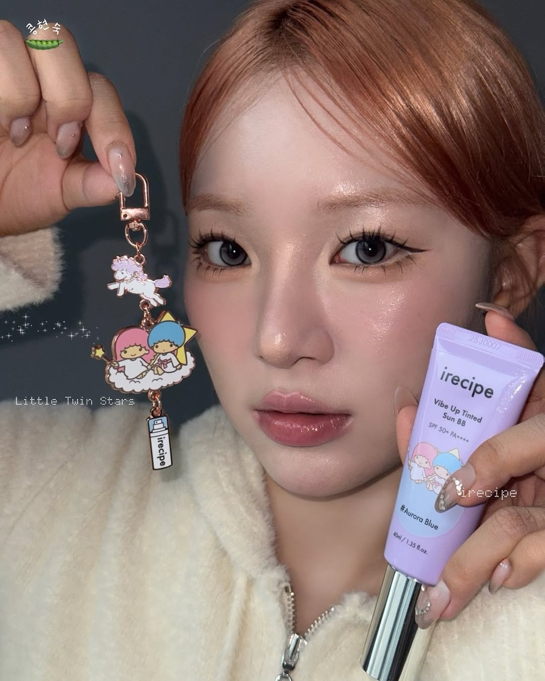 Photo shared by 콩현숙 on November 27, 2025 tagging @irecipe_official. May be an image of one or more people, makeup and text that says '송현숙 스내기 25J0007 Little LittleTwinStirs TwiM Star's recio nirecip irecipe Vibe Up SPF SunB Tinted 50+ +PA++++ ireoipe #Aurora Blue 40ml/ 134 358oz 580'.