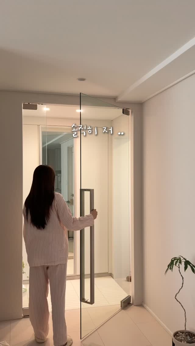 kongsoon_home 게시물 이미지: 신혼집 세팅에 돈 탕진한 사람의 💸
돈아끼길 잘한 살림템 모음집 💌
-
솔직히 저...
