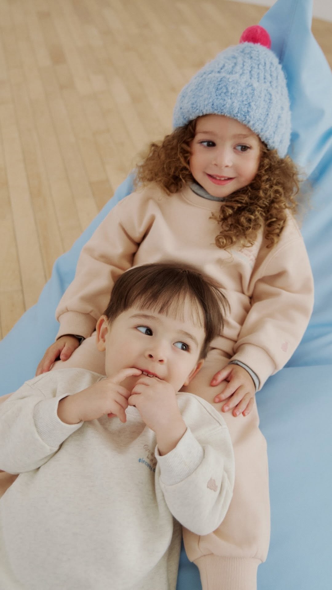 konny_kr 게시물 이미지: 쌀쌀해진 날씨에 필수인 기모소재☁️
아이들 옷에 들어가는 기모는 특히 두께와 촉감이...