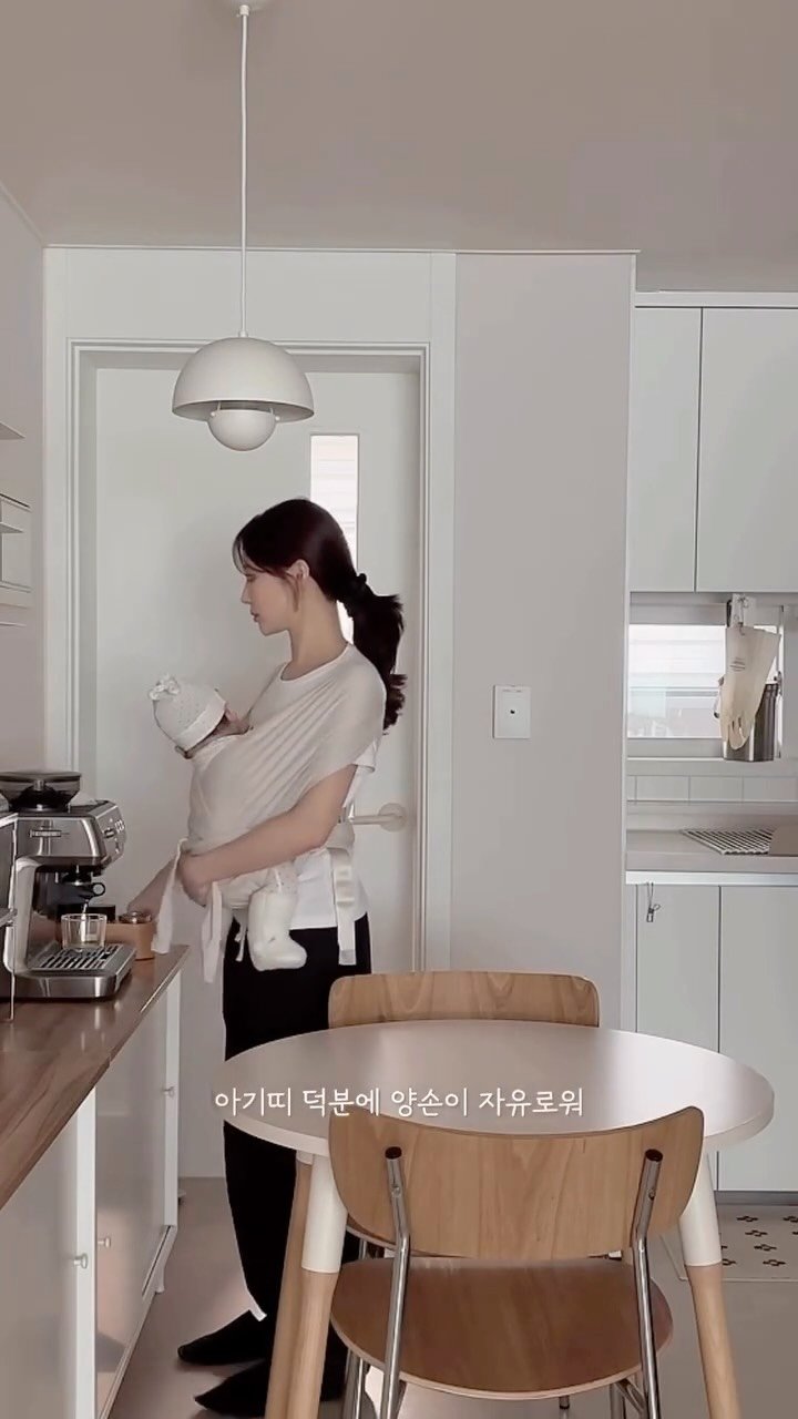 konny_kr 게시물 이미지: 깨시가 길어지는 아가들👶🏻
쑥쑥 자란 아기가 기특하면서도
아기를 안고 해야할 일들이...