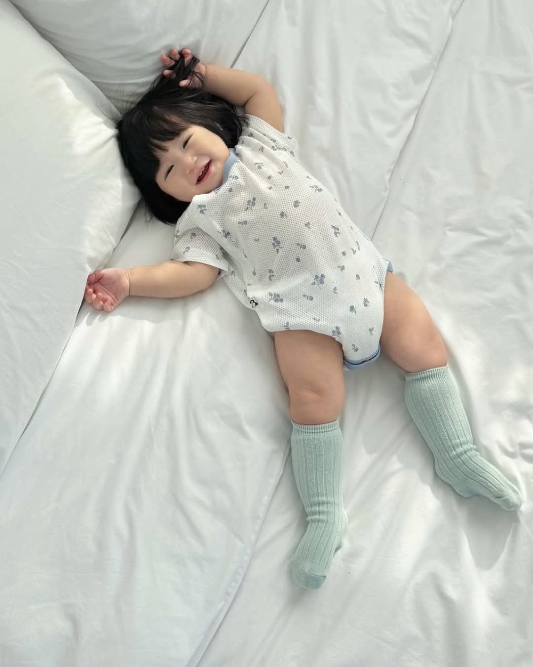 Photo by Konny l 코니 on April 13, 2026. May be an image of baby, sleepwear, knit, sock, diaper, bedroom and text.