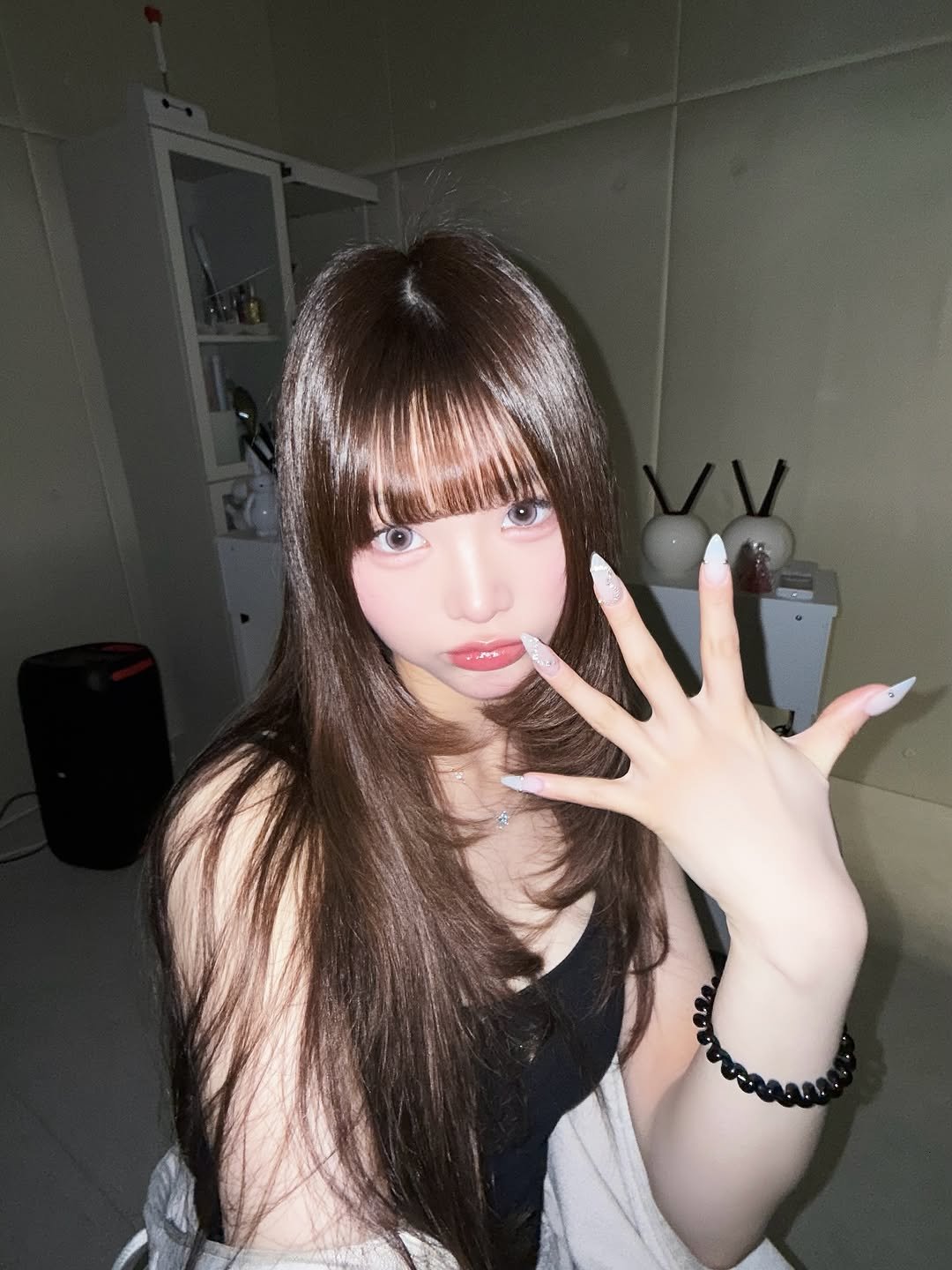 Photo by このん on March 18, 2026. May be an image of one or more people, bangs, costume and text.