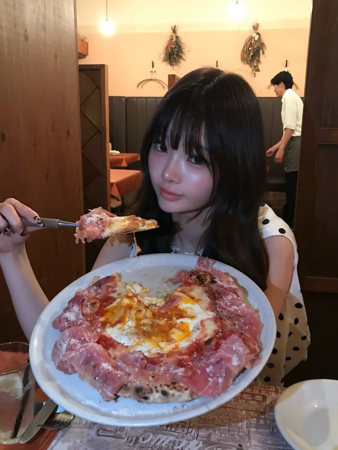 konon__official 게시물 이미지: 岡山のおいしいピザ屋さん🍕♥

この写真のおかしなところはどこでしょう..

お酒飲めないから...