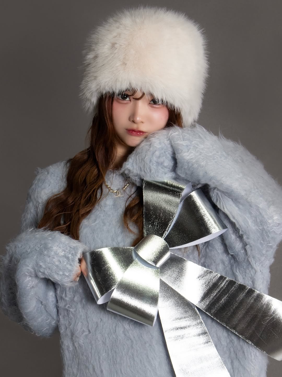 Photo by このん on March 19, 2026. May be an image of sable coat, hat, goosedown coat, duffle coat, wool and text.