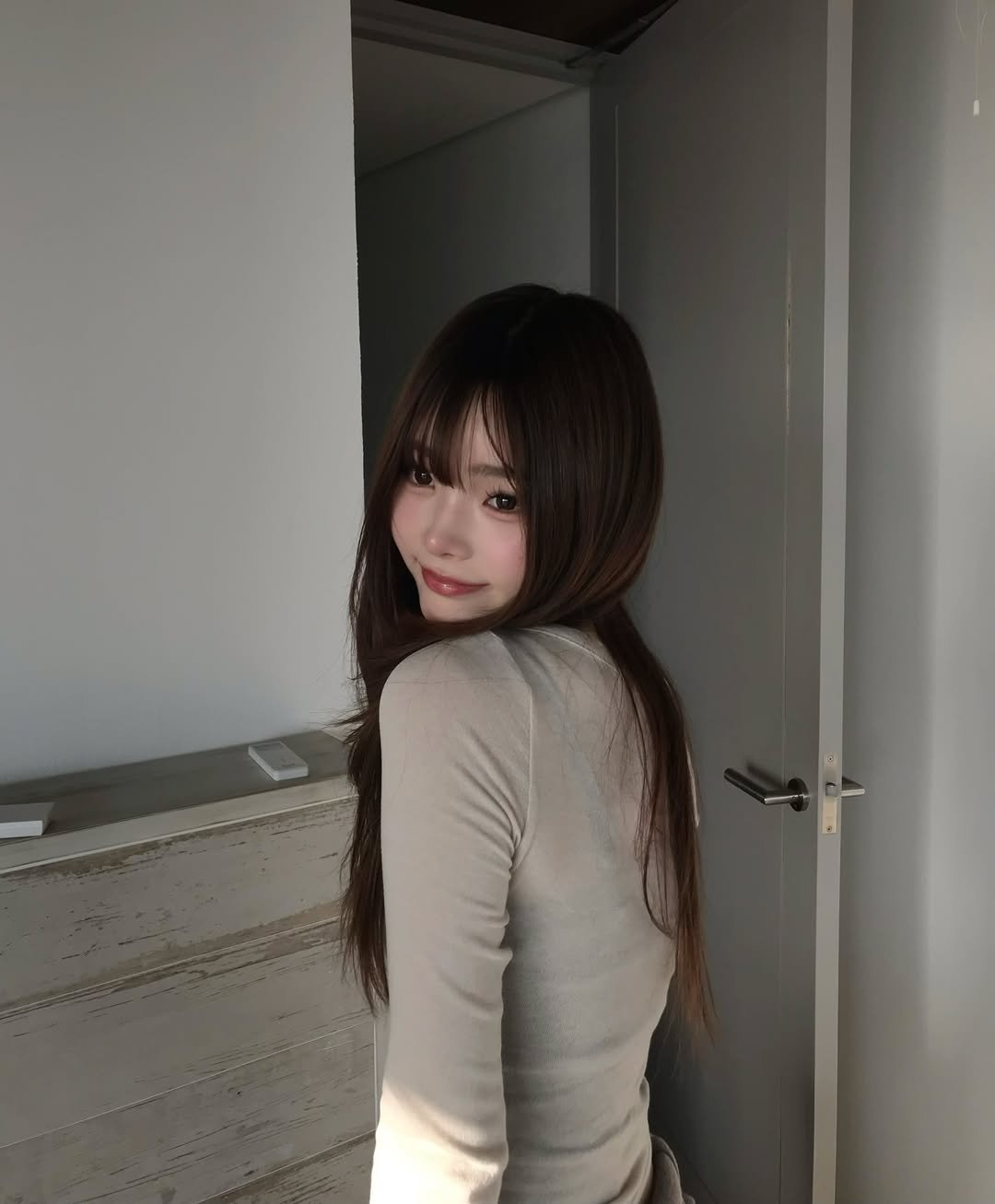Photo by このん on March 28, 2026. May be an image of one or more people, hair, top, turtleneck and text.