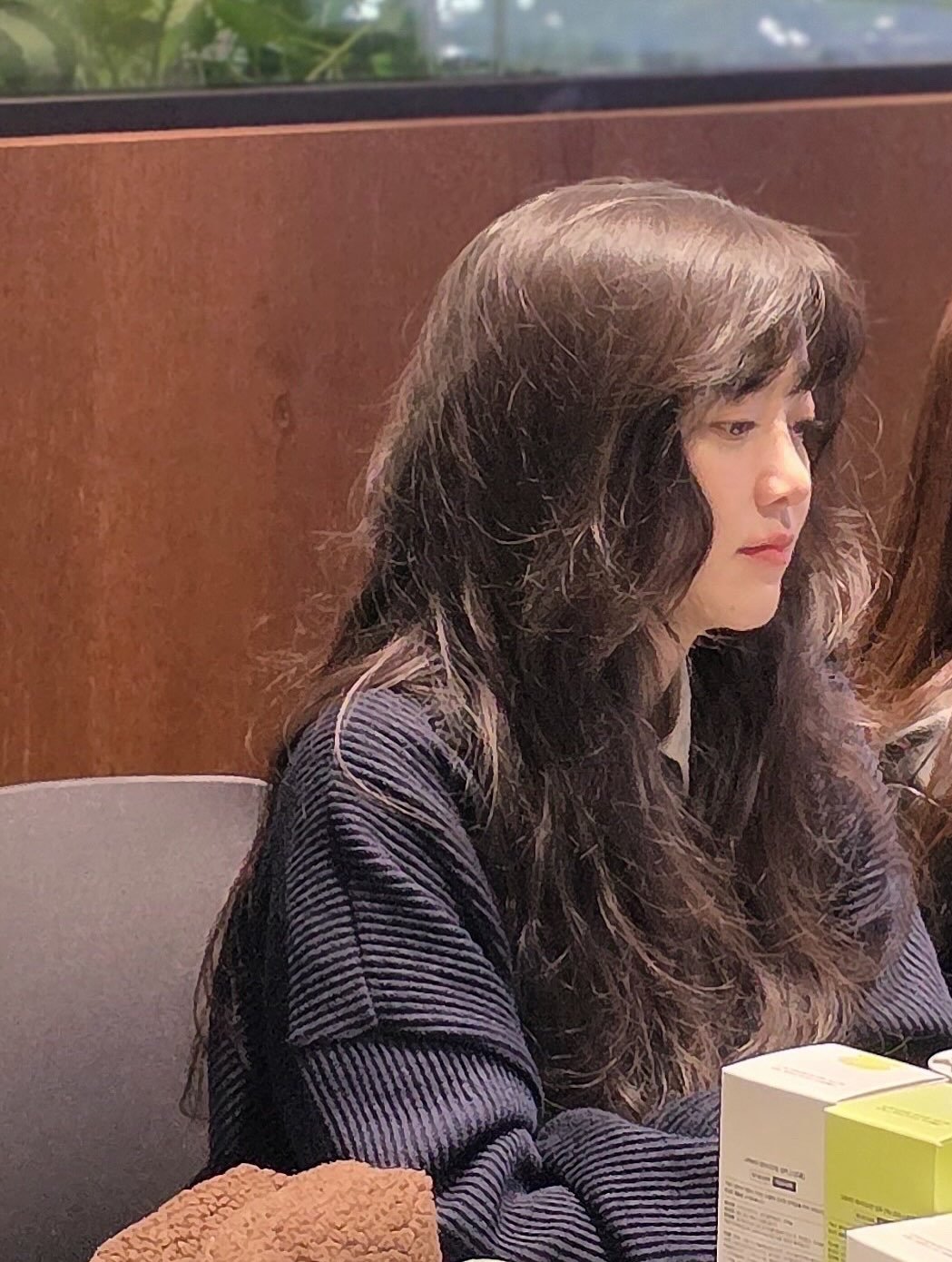 Photo by 구혜선 on December 05, 2025. May be an image of one or more people, people studying and cornflower.