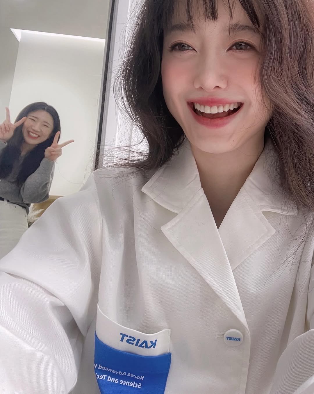 Photo by 구혜선 on December 29, 2025. May be a selfie of ‎one or more people, hair, bath robe, top, mirror, parka and ‎text that says '‎TSIA FT2AT J "Tлa9 โวร sVbA IbeonevbA 93 bris 9၁၈9.၁၉ וגס እ‎'‎‎.
