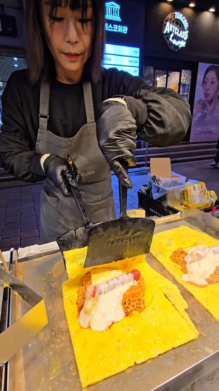 korea__table 게시물 이미지: Folding Buldak Cheese Omelette — Korean Street...