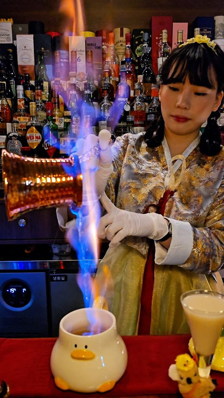 korea__table 게시물 이미지: Korean Traditional Bartender — Unique Korean...